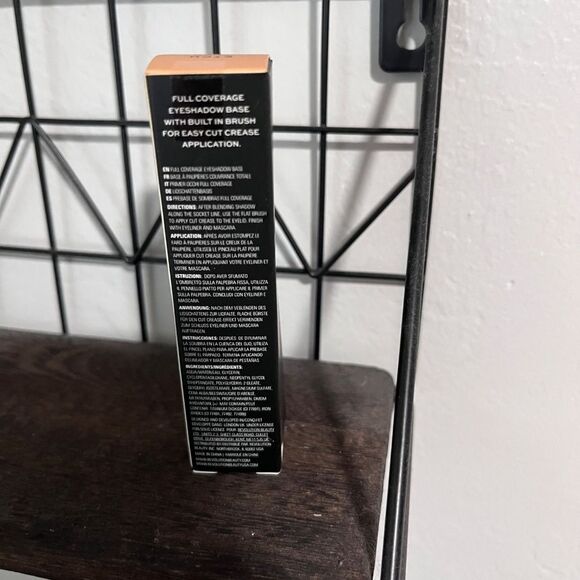 Revolution Cut Crease Canvas Full Coverage Eyeshadow Base Etch Deep - Picture 3 of 3